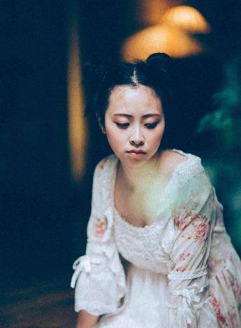 她在丈夫面前被耍了